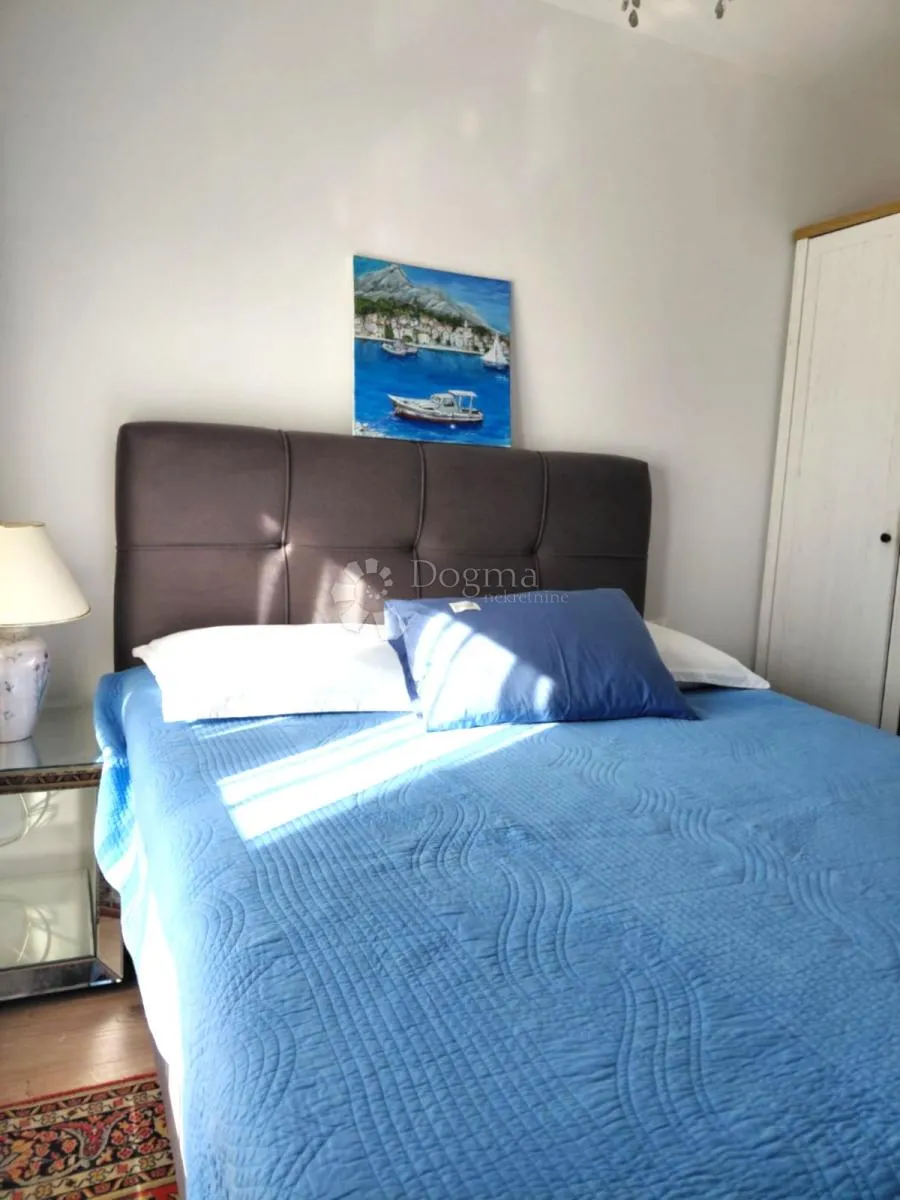 dvosoban stan makarska - slika 9