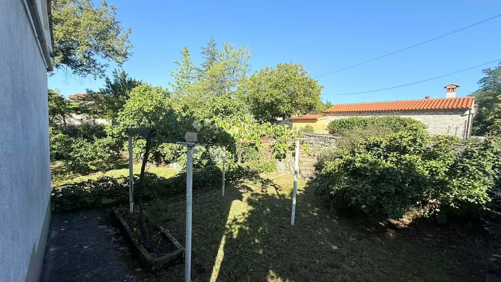 labin, okolica, kuća na prostranoj okućnici - slika 23