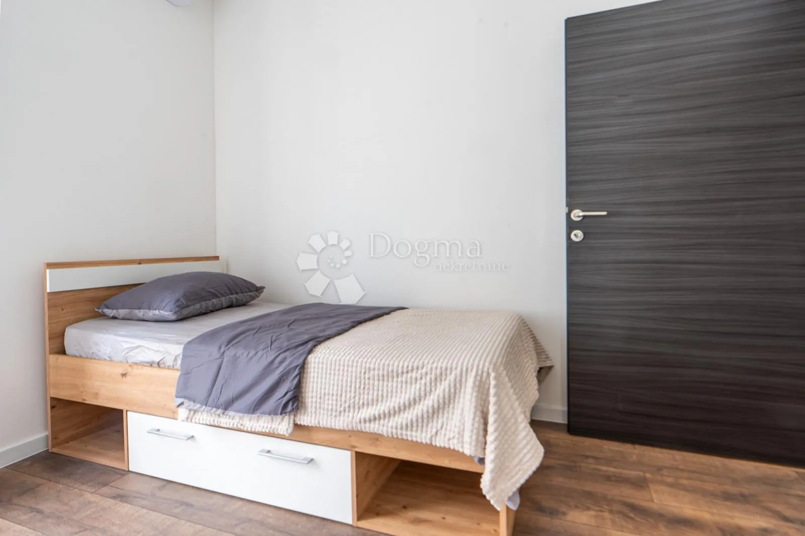rijeka adaptiran, namješten stan 4s+db sa velikim balkonom - slika 16