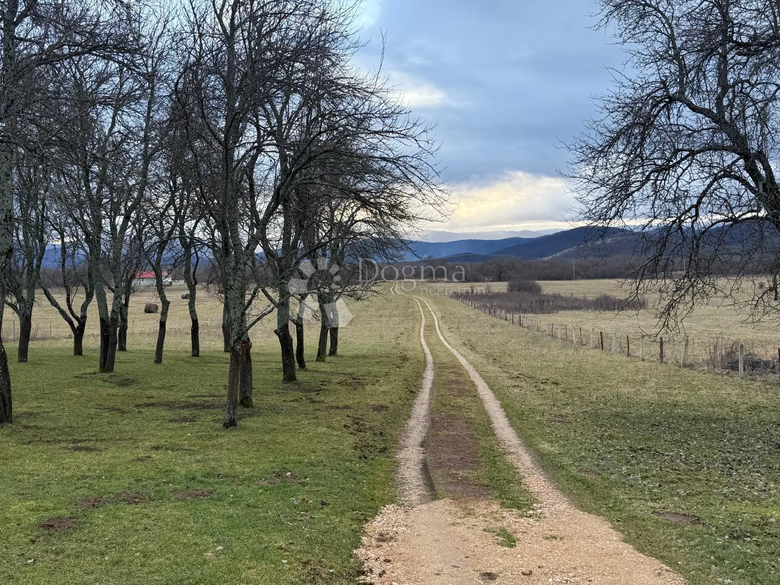 seosko imanje na osami s predivnim pogledom - slika 24