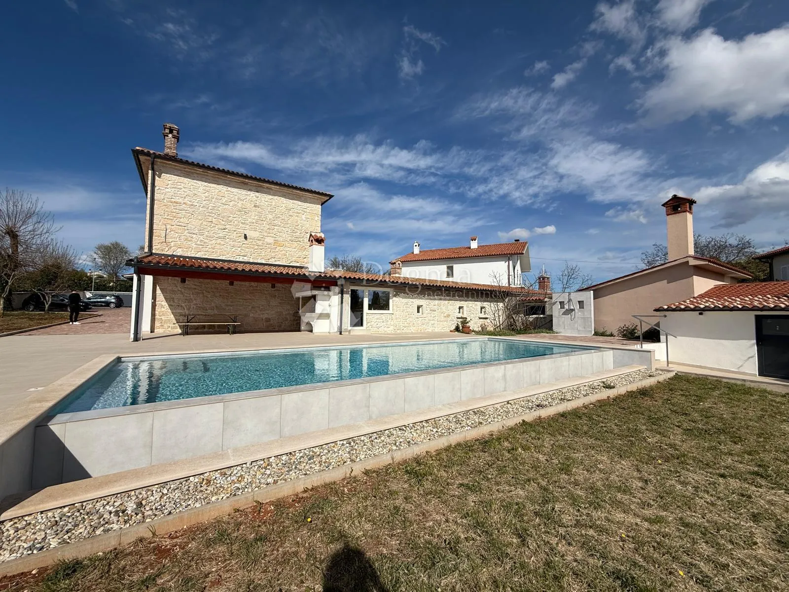 kamena vila s infinity bazenom, konobom i panoramskim pogledom na prirodu - slika 47