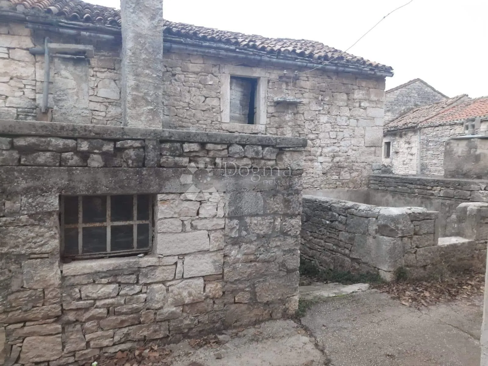 kamena priča za renovaciju, te 550 m2 vrta! - slika 9