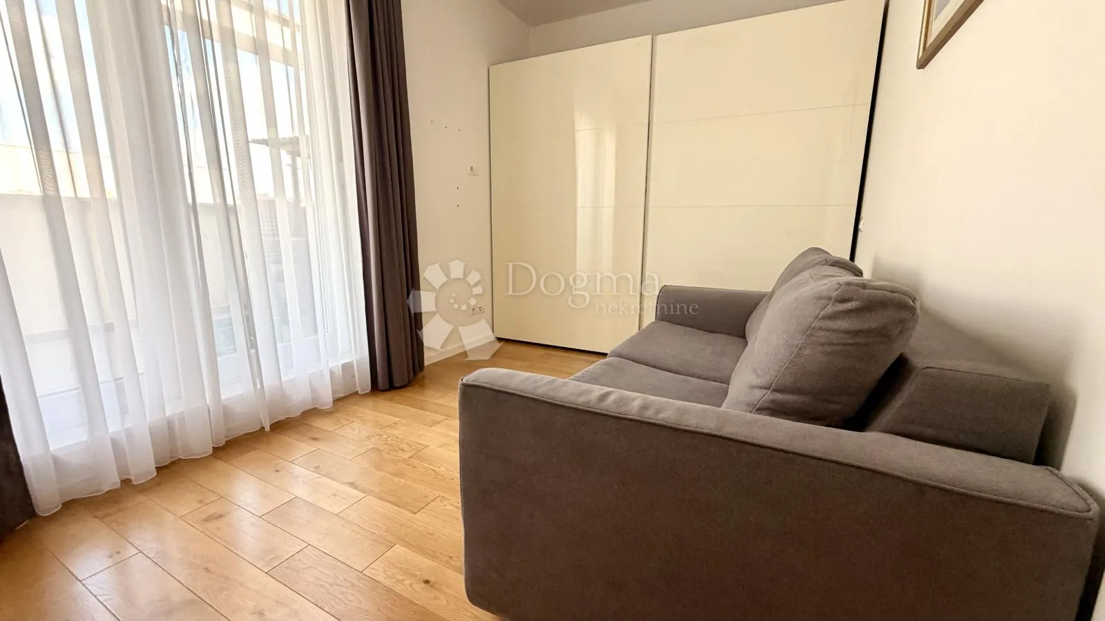 svijetao 4soban penthouse s terasama i parkingom - slika 20