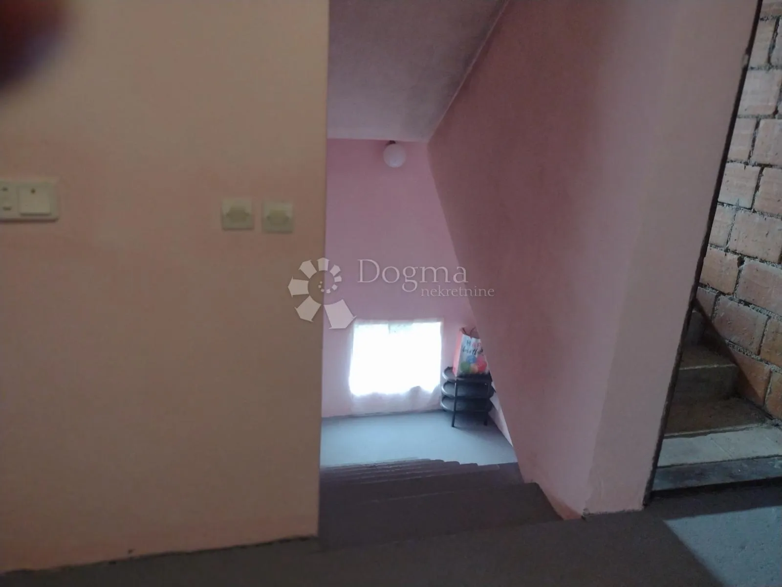 kuća, livade, gosp. zgrade, šuma, potočić... - slika 13