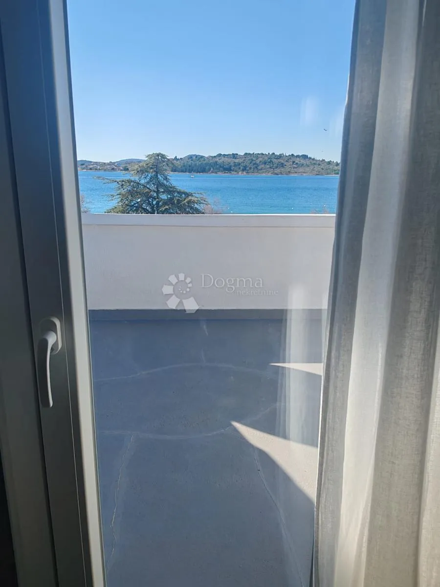 srima - atraktivna kuća u prvom redu do plaže s predivnim vrtom - slika 27