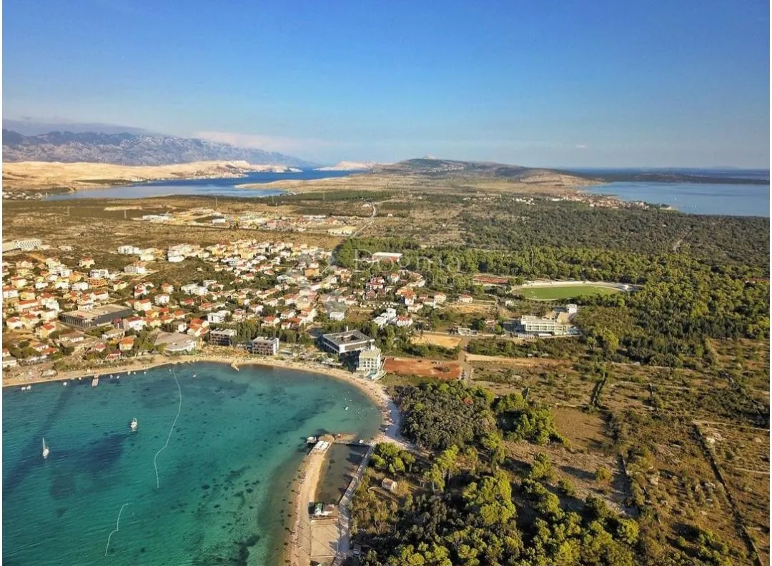 odličan teren u centru novalje - slika 1