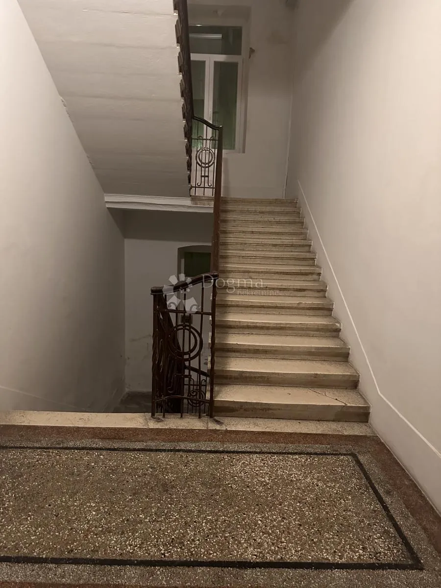 stan u centru zadra 41 m2 - slika 16