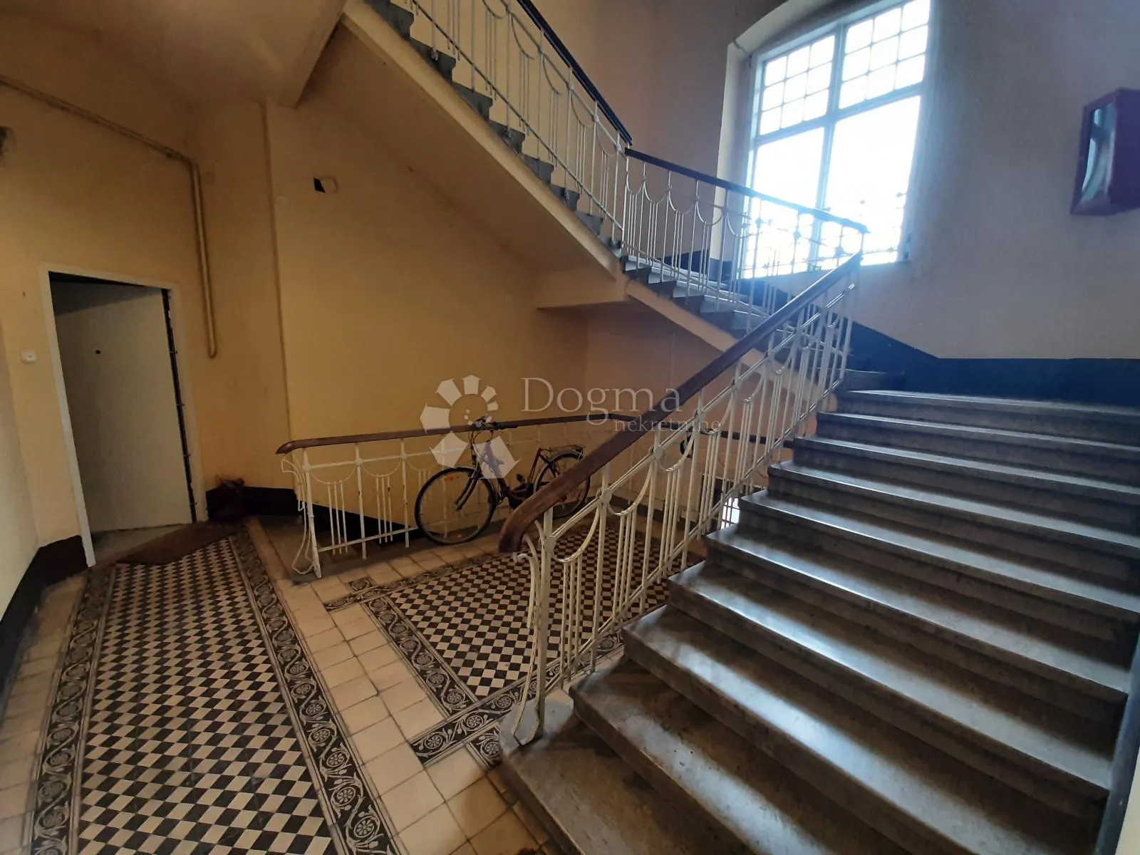 pavla hatza, 50m2, novo, strop 3.6m, prilika za galeriju! - slika 3