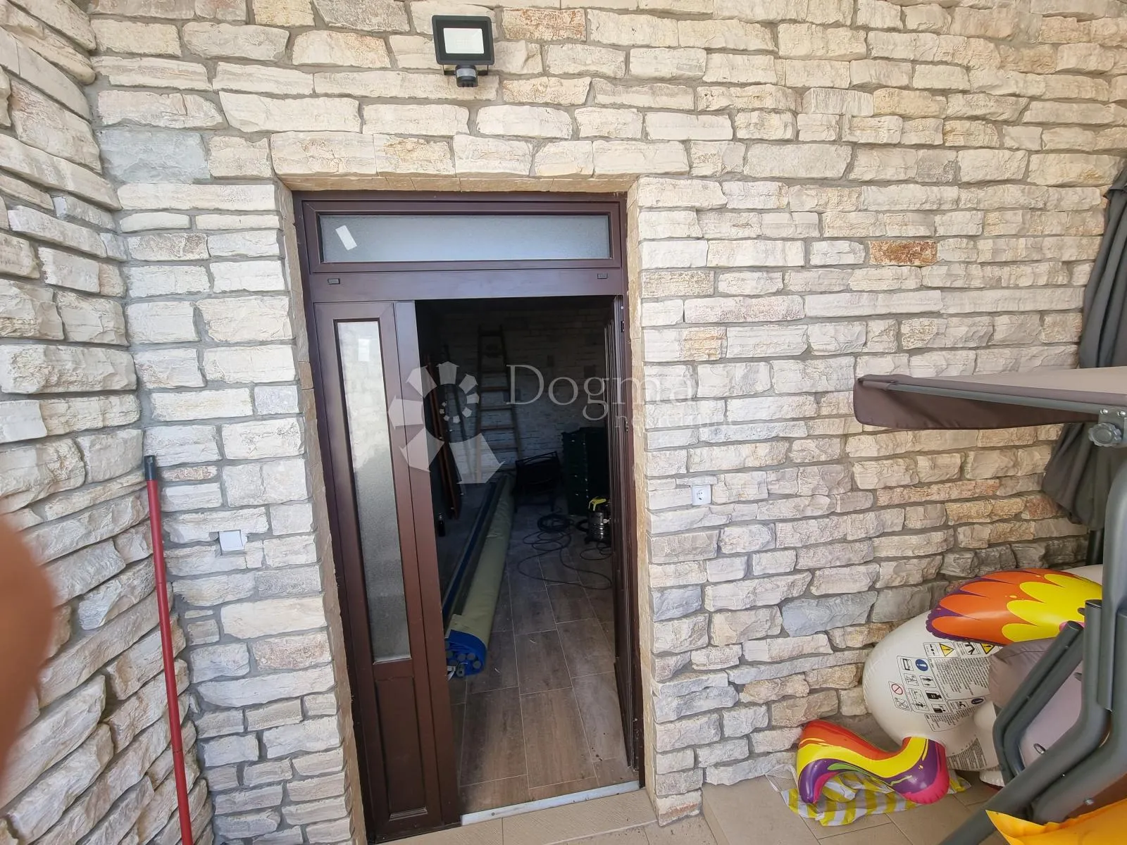 kamena villa na osami sa božanstvenim pogledom!!! - slika 23
