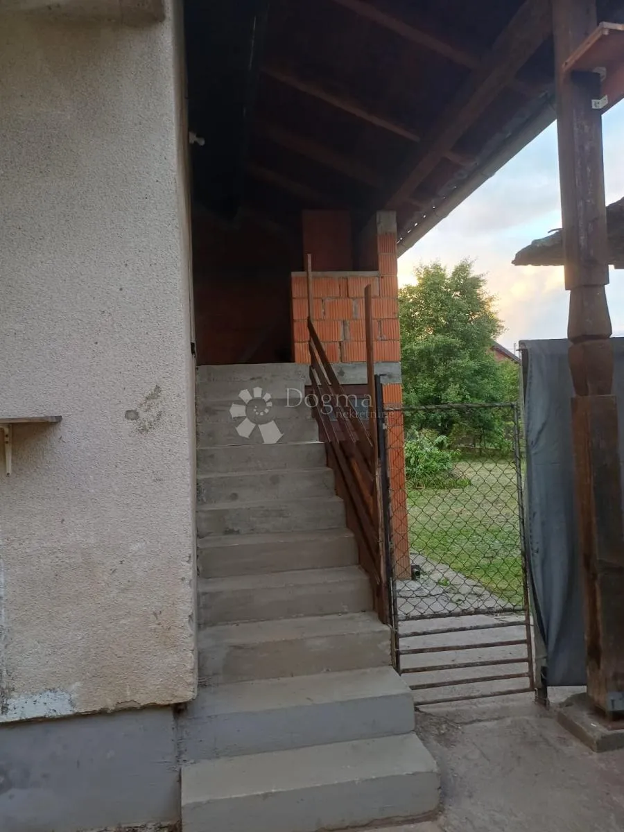 prostrana obiteljska kuća s velikom okućnicom – sisak (zeleni brijeg) - slika 5