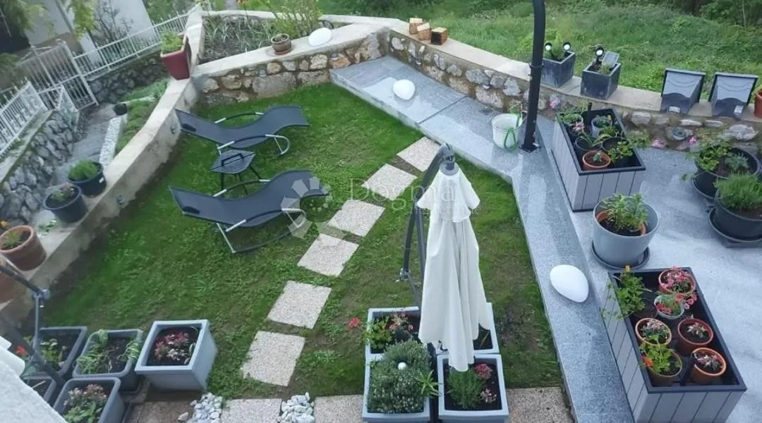 turistička ljepotica sa panoramskim pogledom - slika 38