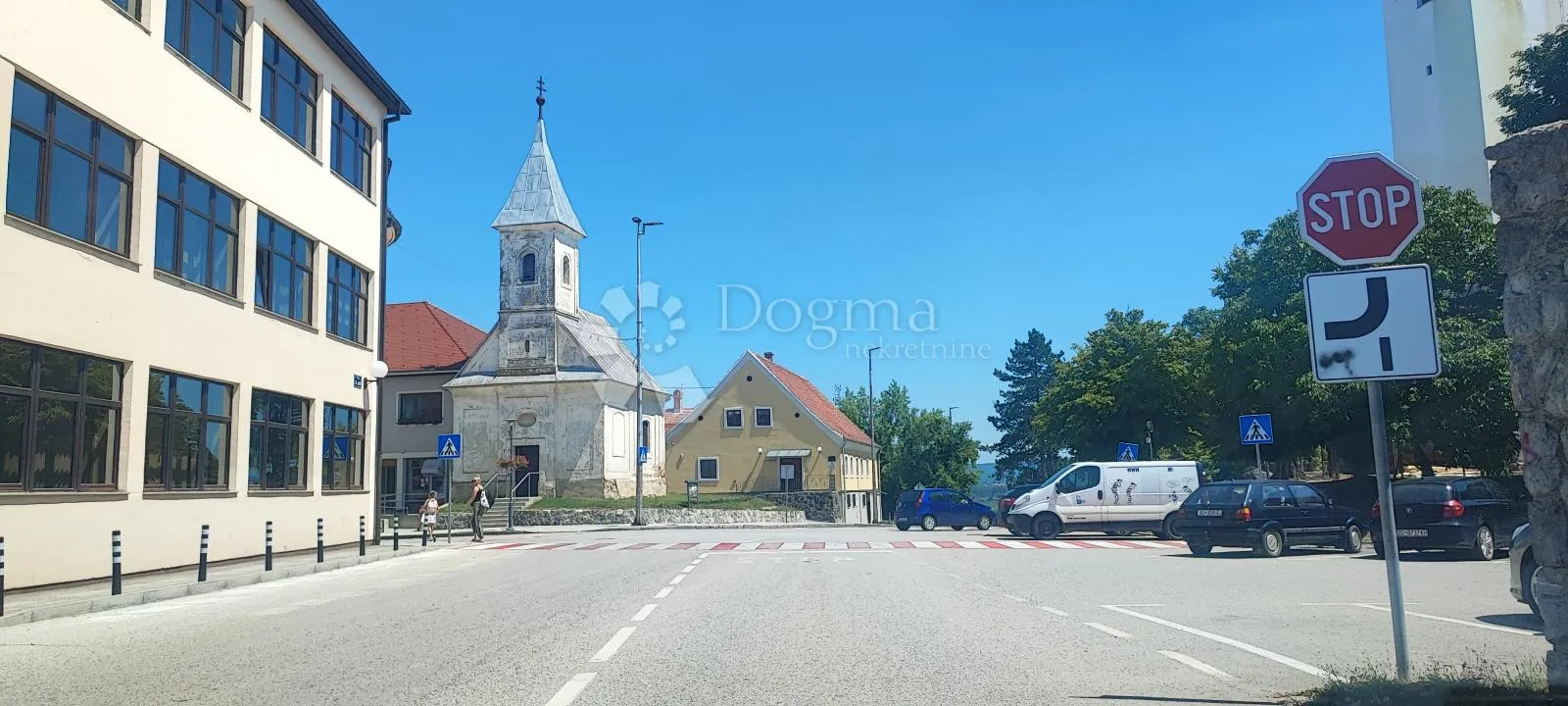 poslovno stambena kuća u centru križa s zemljištem 1200m2 - slika 11