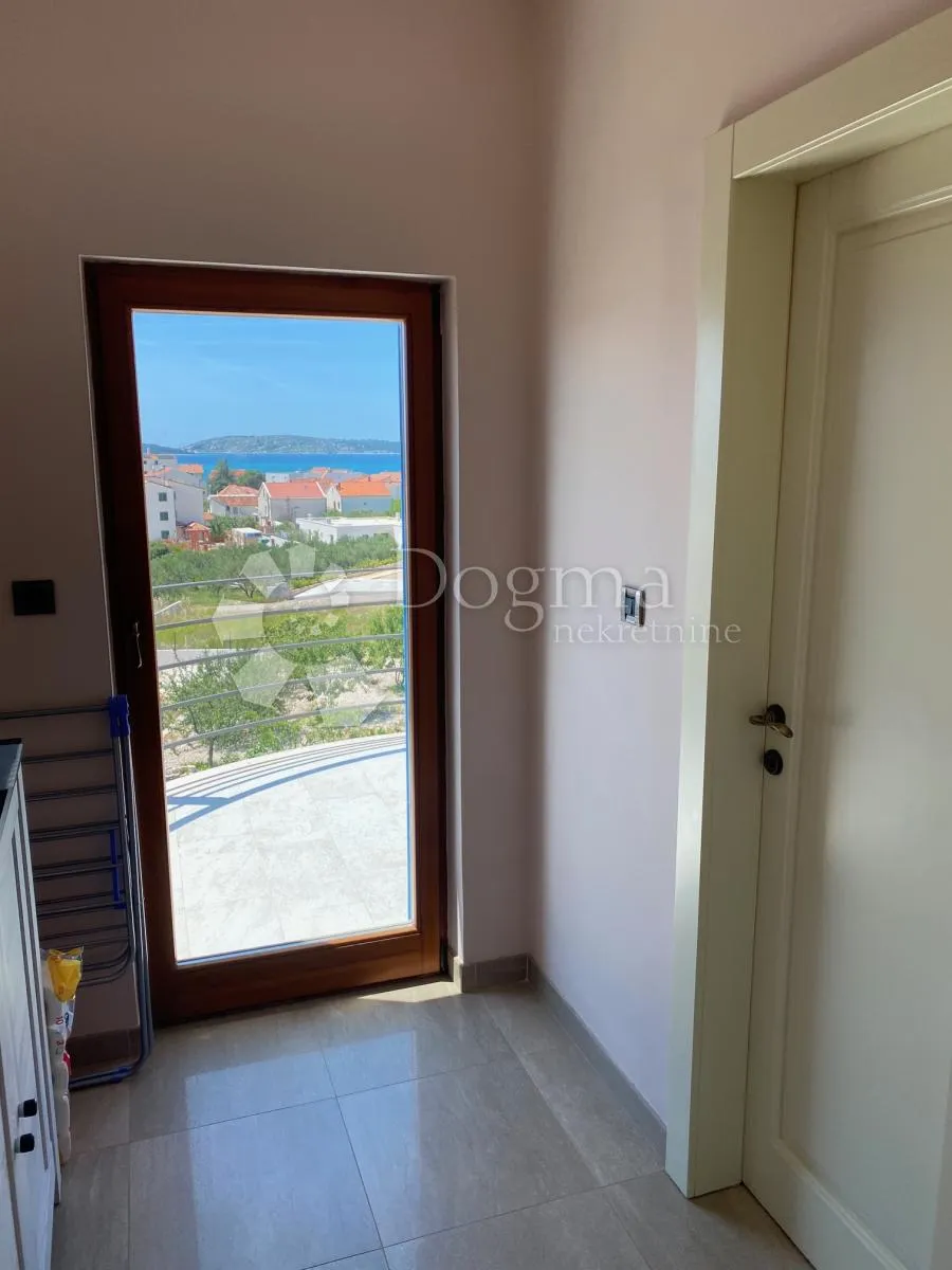 brodarica- mediteranska villa s bazenom i pogledom - slika 28