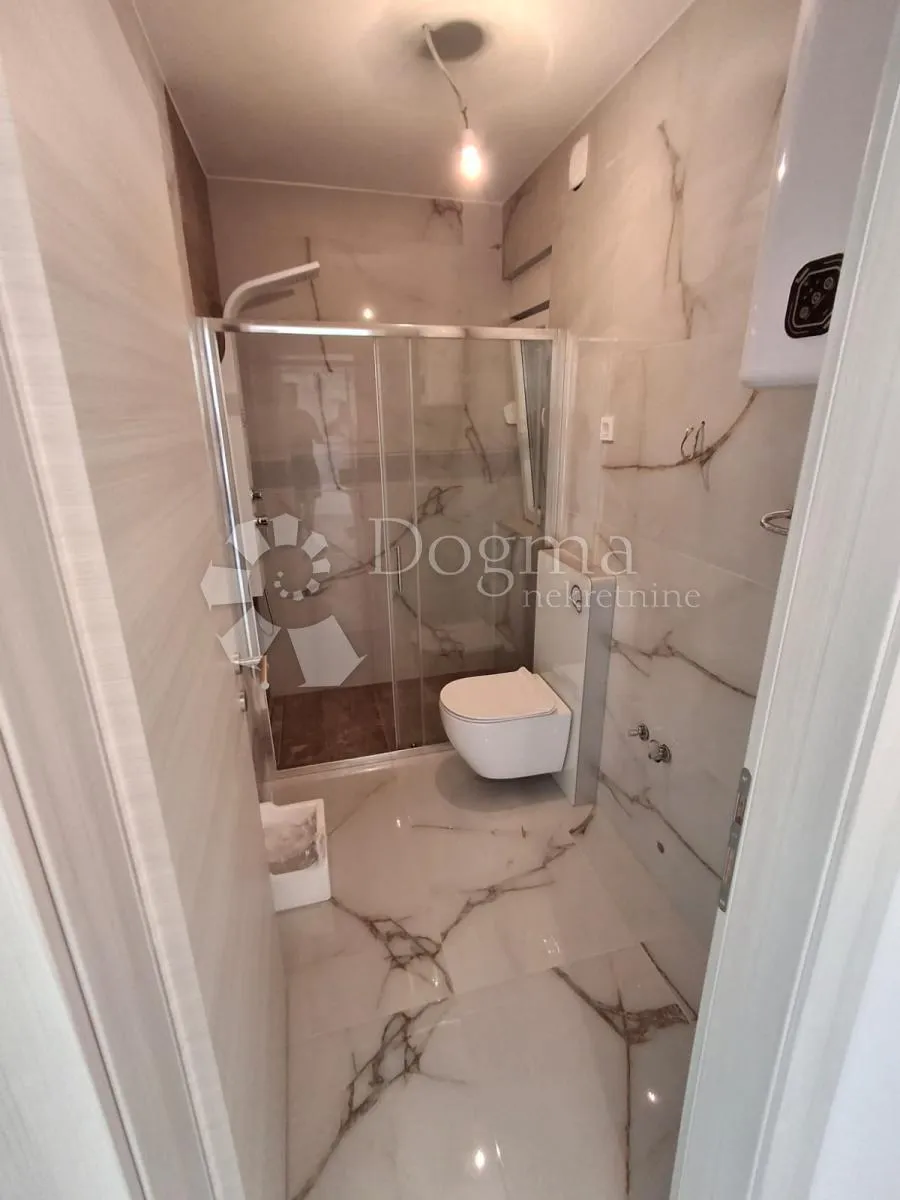 dvoetažni apartman u palitu sa prekrasnom krovnom terasom - slika 17
