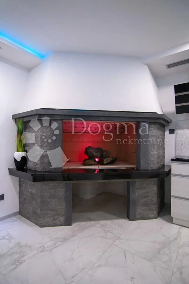 moderna villa na otoku krku s bazenom - slika 33