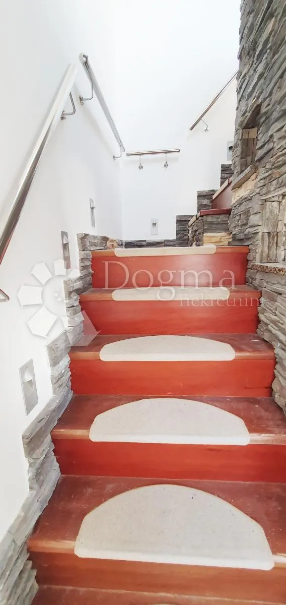drenova, etaža kuće sa dva odvojena stana i okućnicom - slika 12