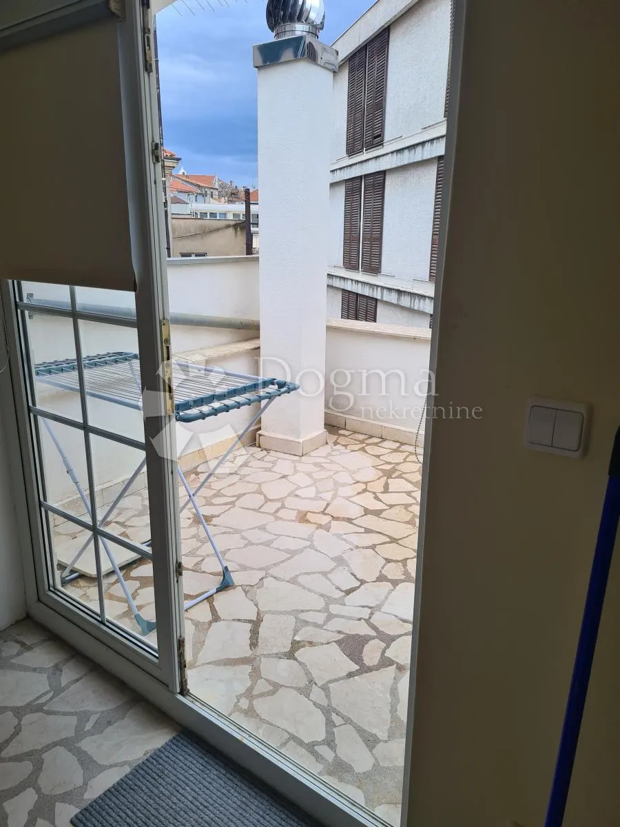 šibenik centar - kamena kuća blizu rive - slika 54