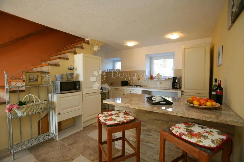 prekrasna istarska villa s bazenom, 220 m² i 5 en-suite spavaćih soba - slika 3