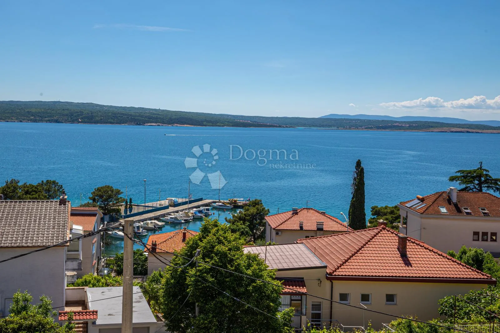 apartman sa galerijom i prekrasnim pogledom na more - slika 8