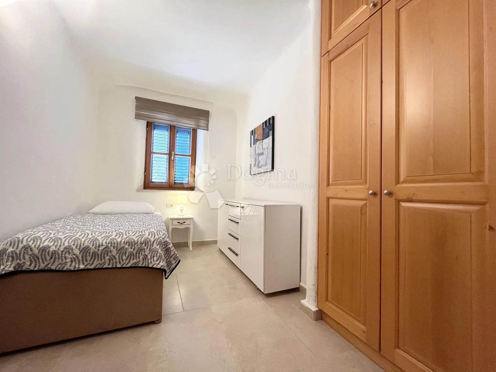 buje, kuća u nizu sa predivnim pogledom - slika 12