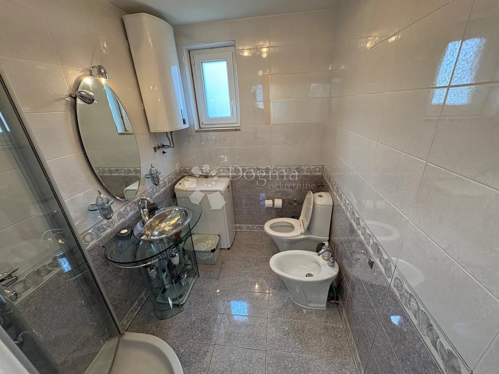 eskluzivan apartman, 70 m od mora sa panoramskim pogledom i vrtom - slika 26