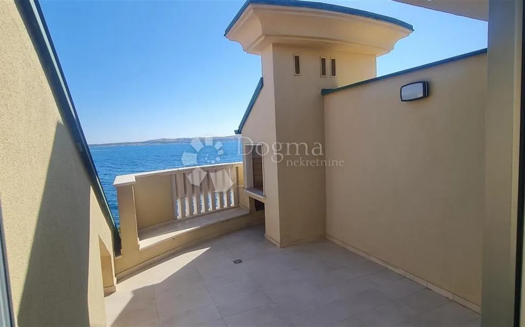 luksuzan apartman pored mora u povljani - slika 11