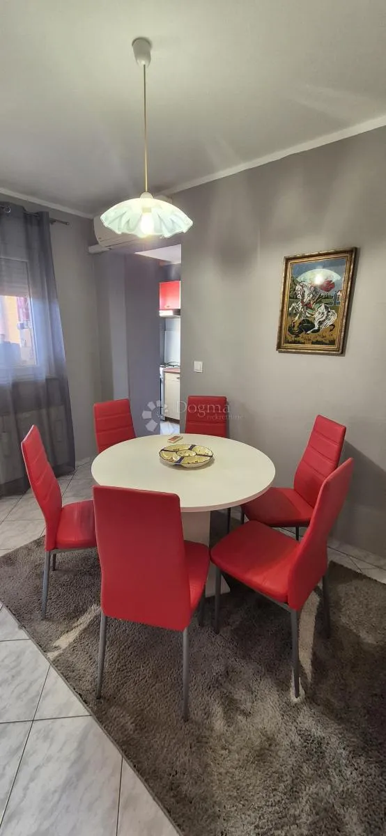 kuća sa 2 stana i bazenom - slika 129