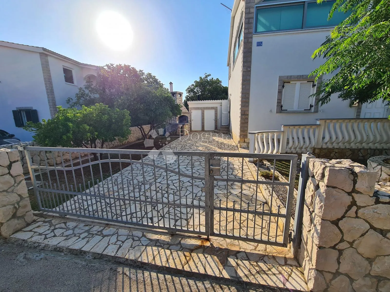 prekrasna samostojeća kuća na viru – 150m od plaže - slika 20