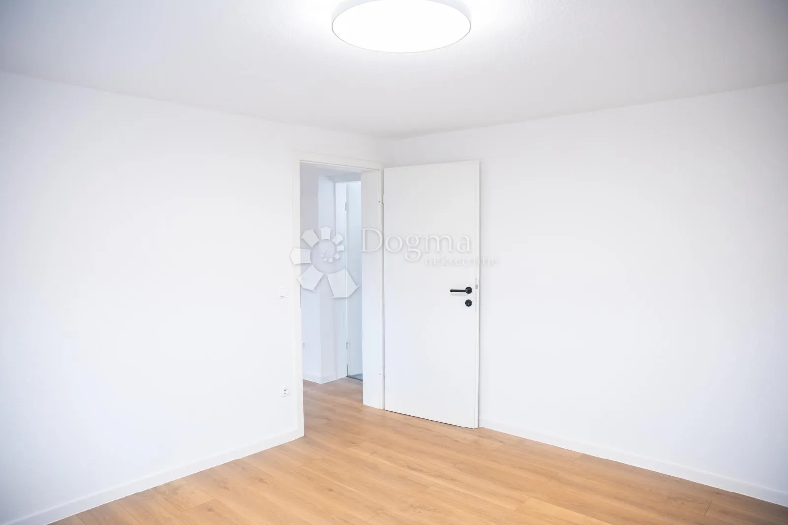 elegantno obnovljena kuća s pogledom – daruvar - slika 24