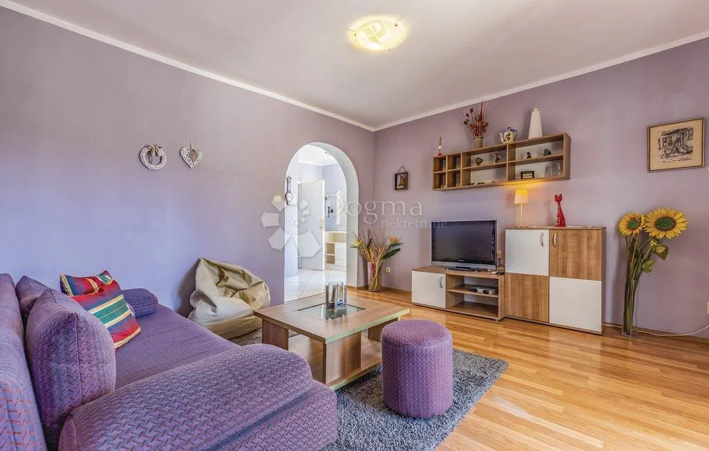 prilika - 2 kuće sa bazenom na odličnoj lokaciji - slika 3