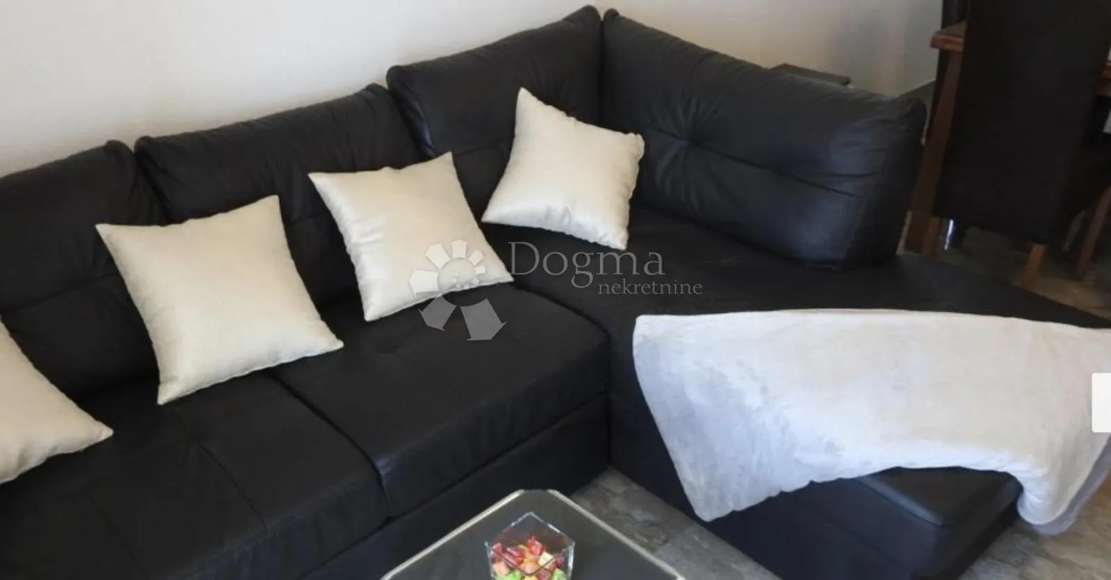 dvojna kuća sa tri apartmana, sevid - slika 12