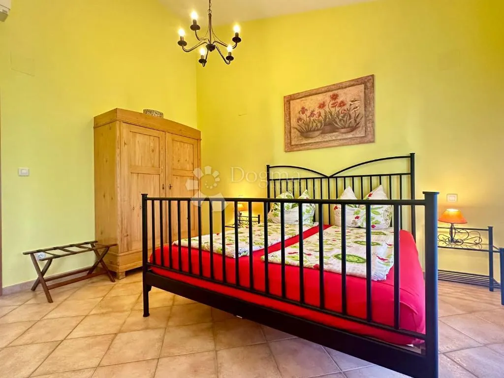 mir i more na korak: kuća s privatnim bazenom-premantura - slika 15