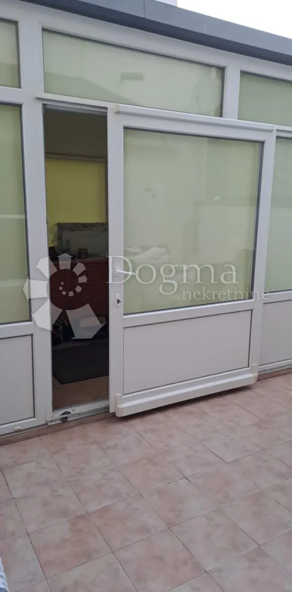 samo kod nas!! lijepo uređeni apartman sa terasom u barbatu - slika 13