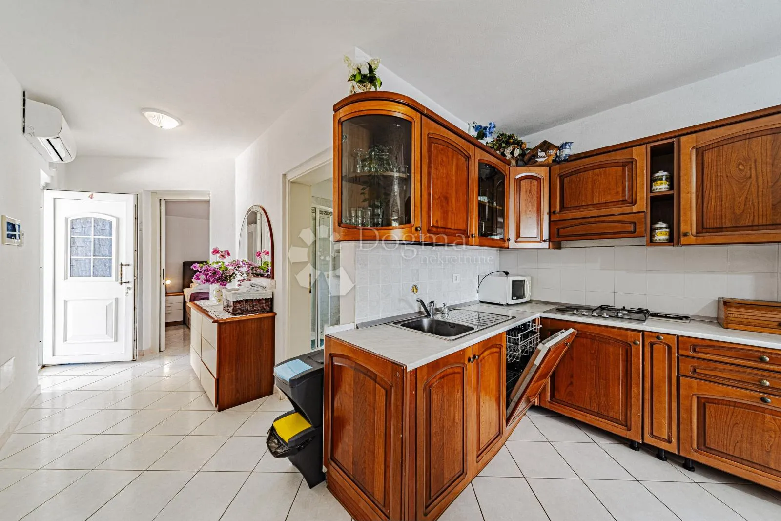 prvi red do mora: samoodrživa apartmanska vila s uhodanim poslovanjem – vela luka, korčula - slika 100