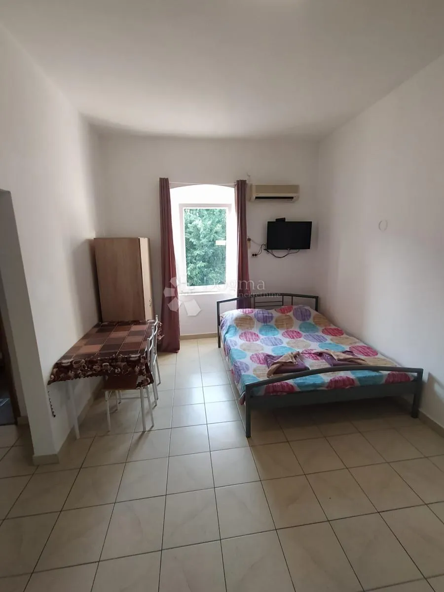 četverosoban stan u centru pule - 4 studio apartmana - slika 22