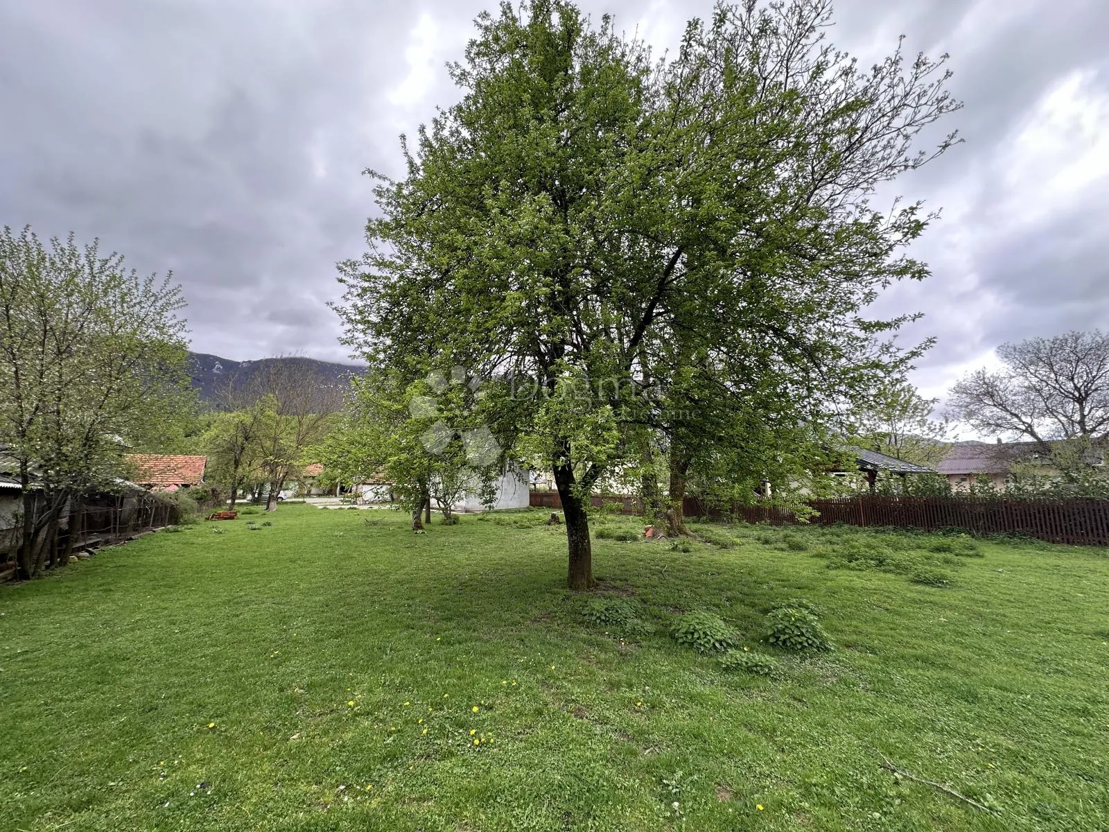 brušane kuća i novi pomoćni objekt stambene namjene 4200m2 - slika 23