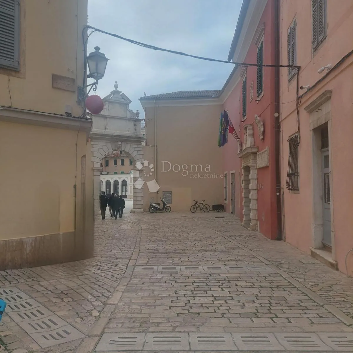 ekskluzivna prodaja – poznati restoran u starom gradu rovinja - slika 2