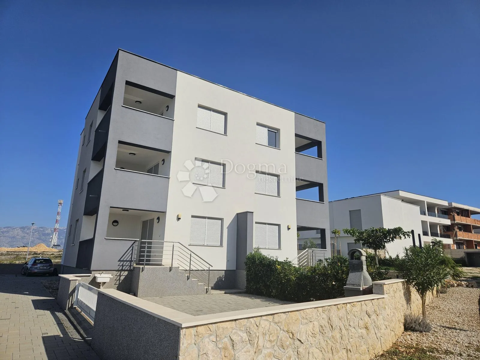 apartman s pogledom na more i velikim dvorištem, 400 m od mora - slika 12