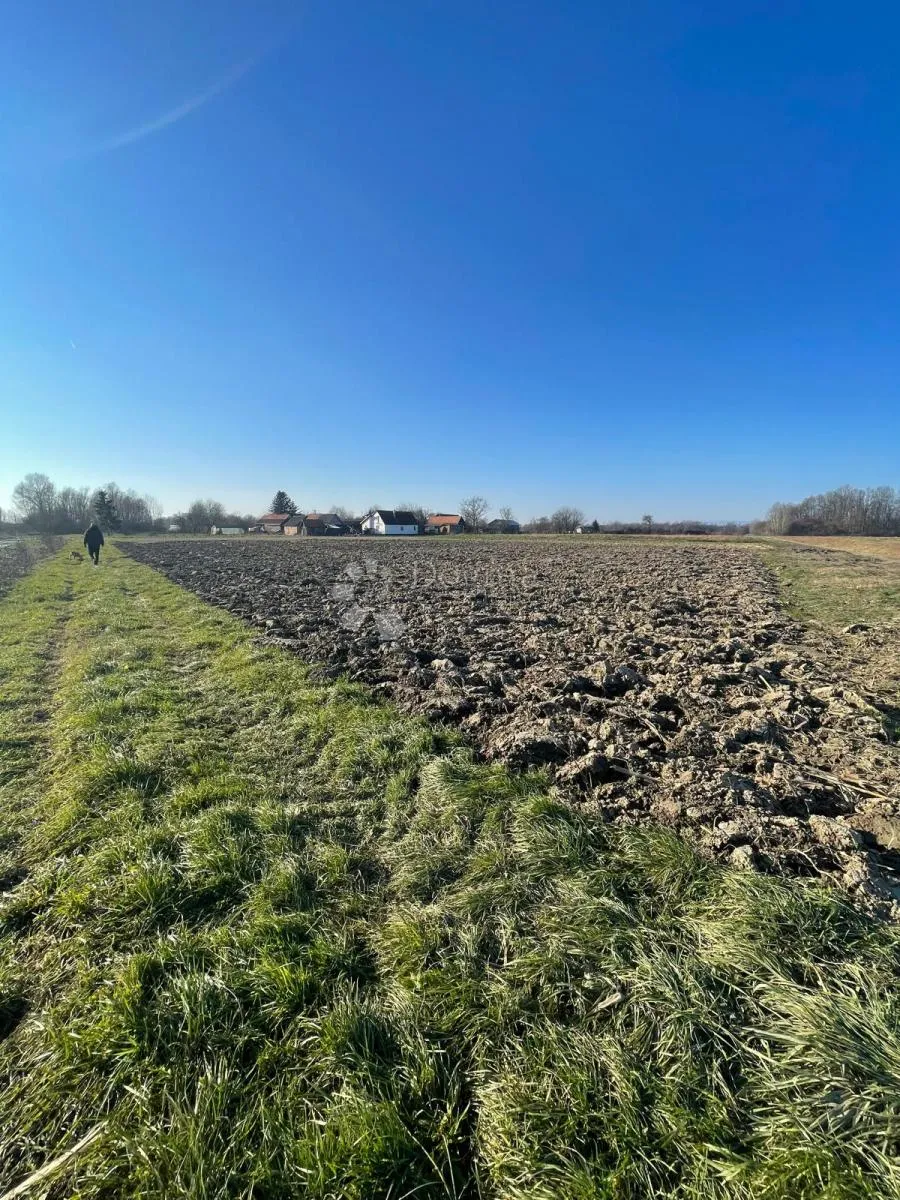 ravna parcela s pristupom s dvije strane – 3.214 m² - slika 4