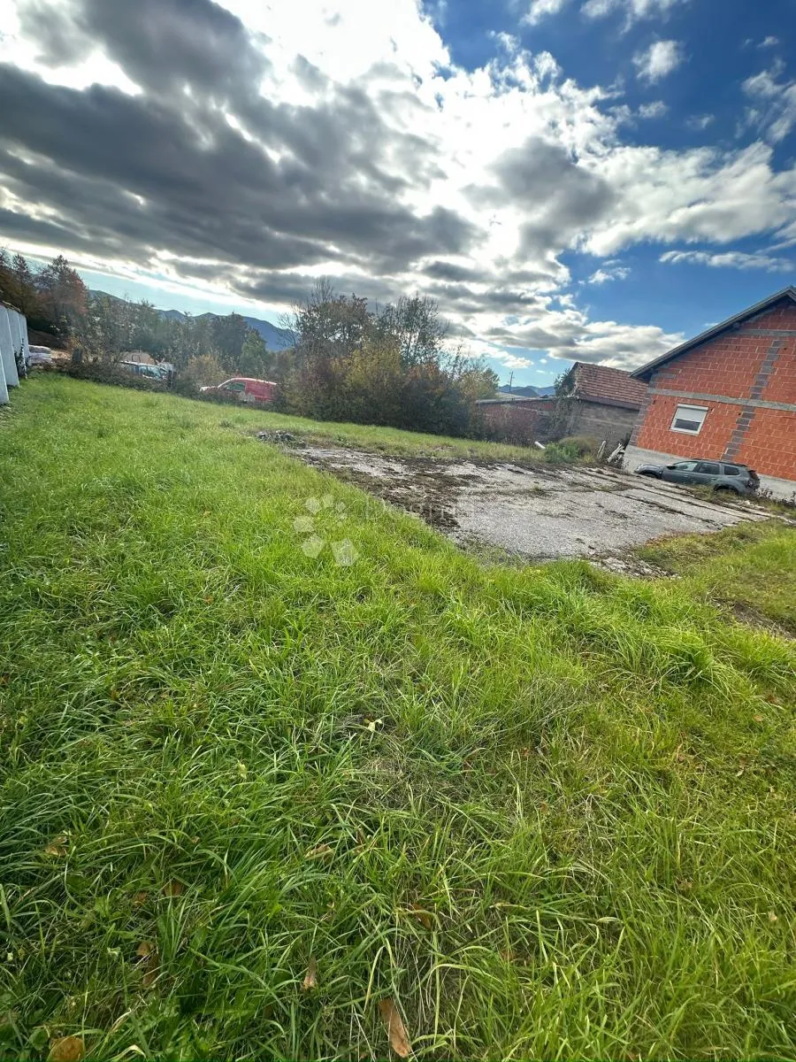 prodaje se građevinsko zemljište u gospić 350 m2 - slika 6