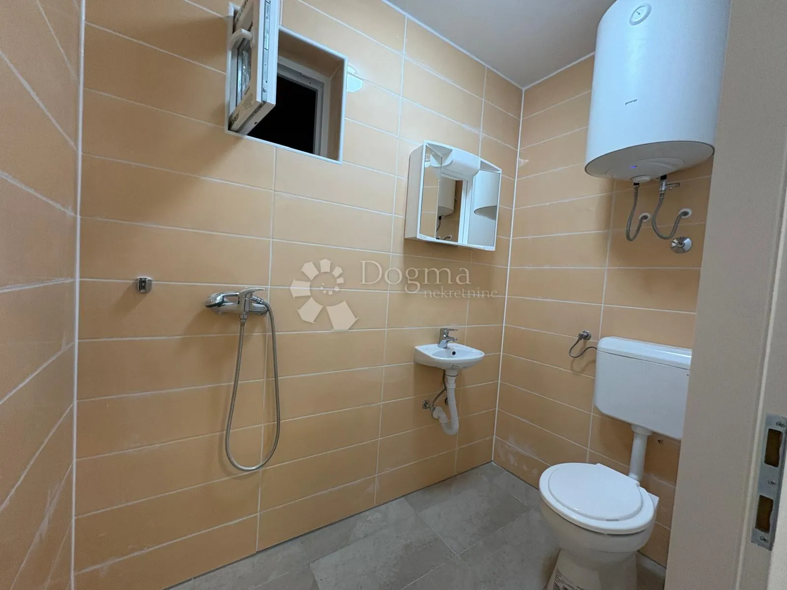 prostrana katnica u retfali – 291 m² s dvorištem - slika 14