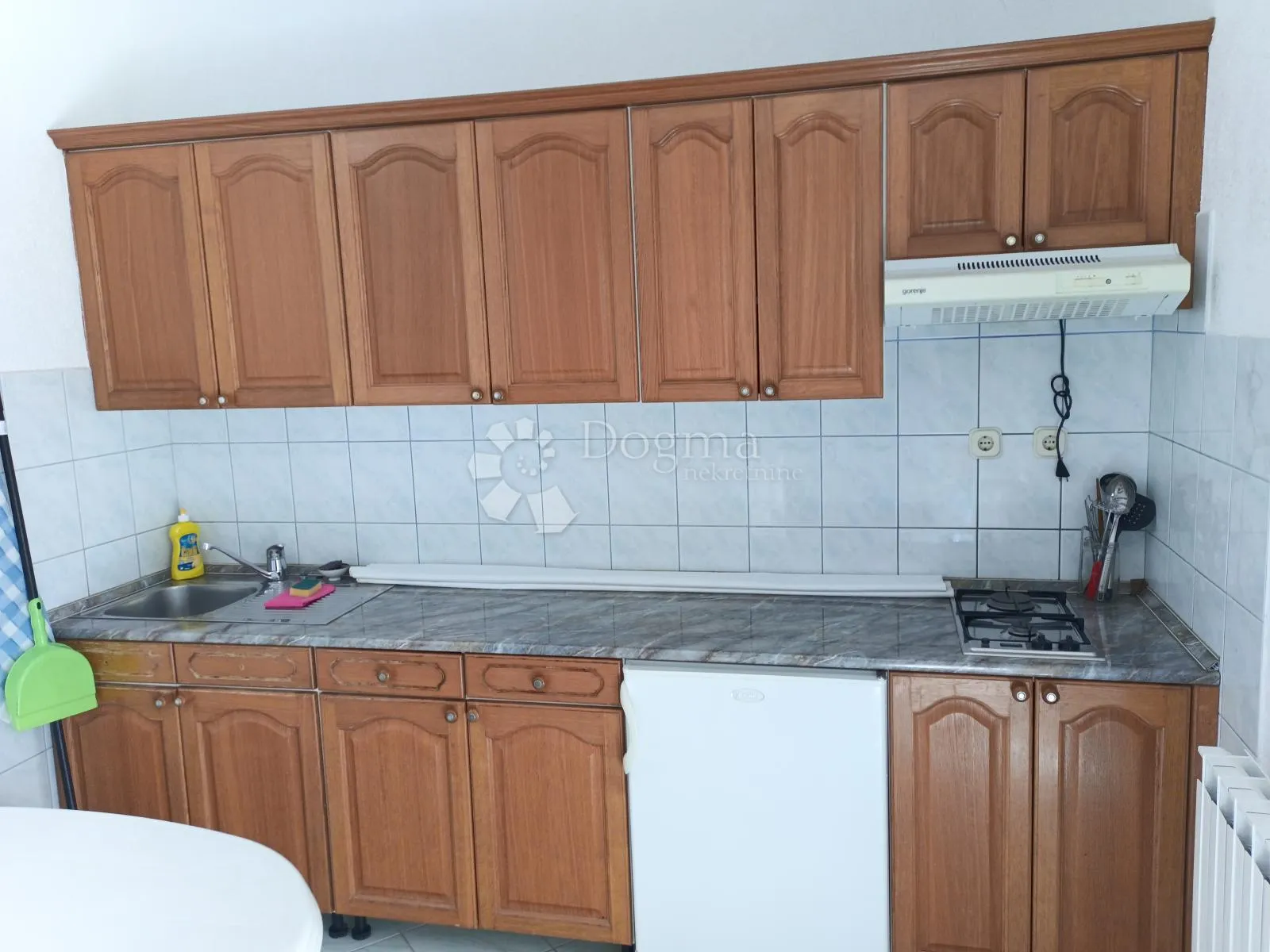 vodice prekrasna kuća sa 9 apartmana 100 metara od mora - slika 18