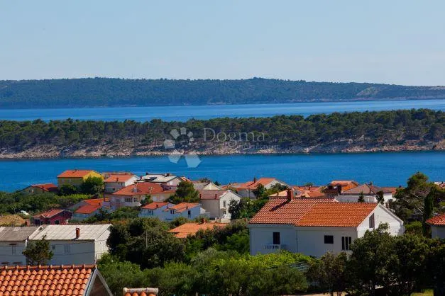 luksuzna kuća s bazenom i apartmanima na rabu - slika 3