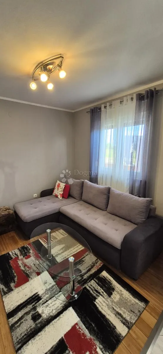 kuća sa 2 stana i bazenom - slika 126