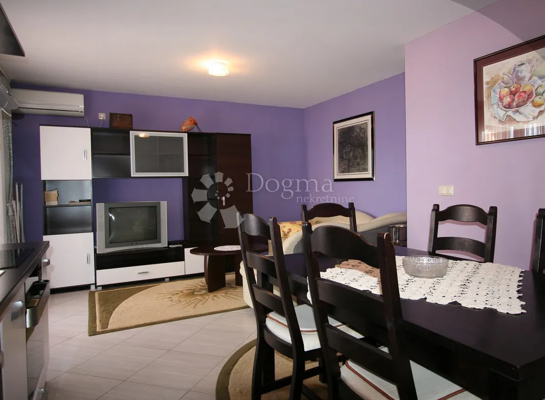 uvala soline - dva apartmana prvi red do mora - slika 2