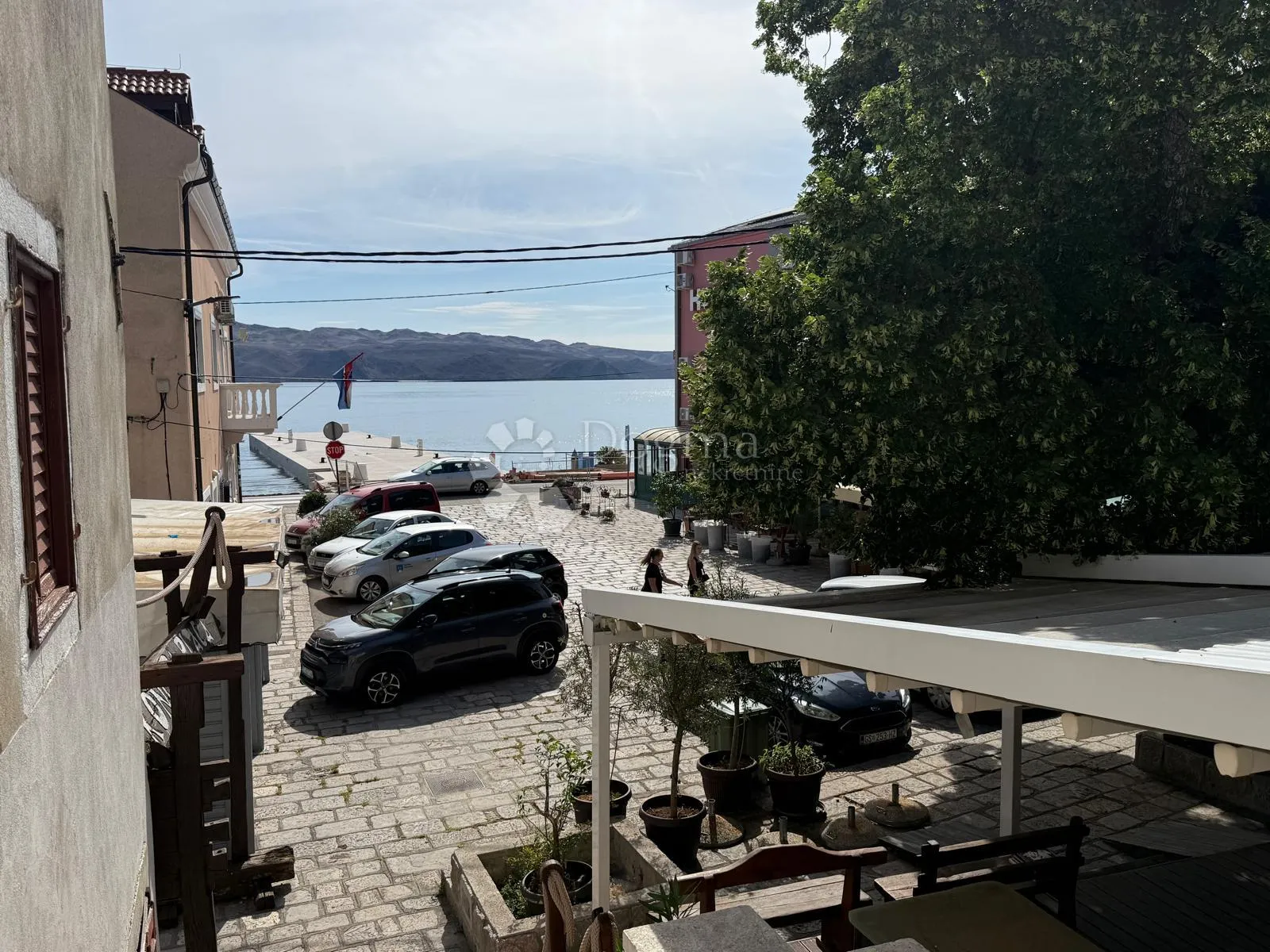 stambeno poslovna prilika trg korak do mora - slika 1