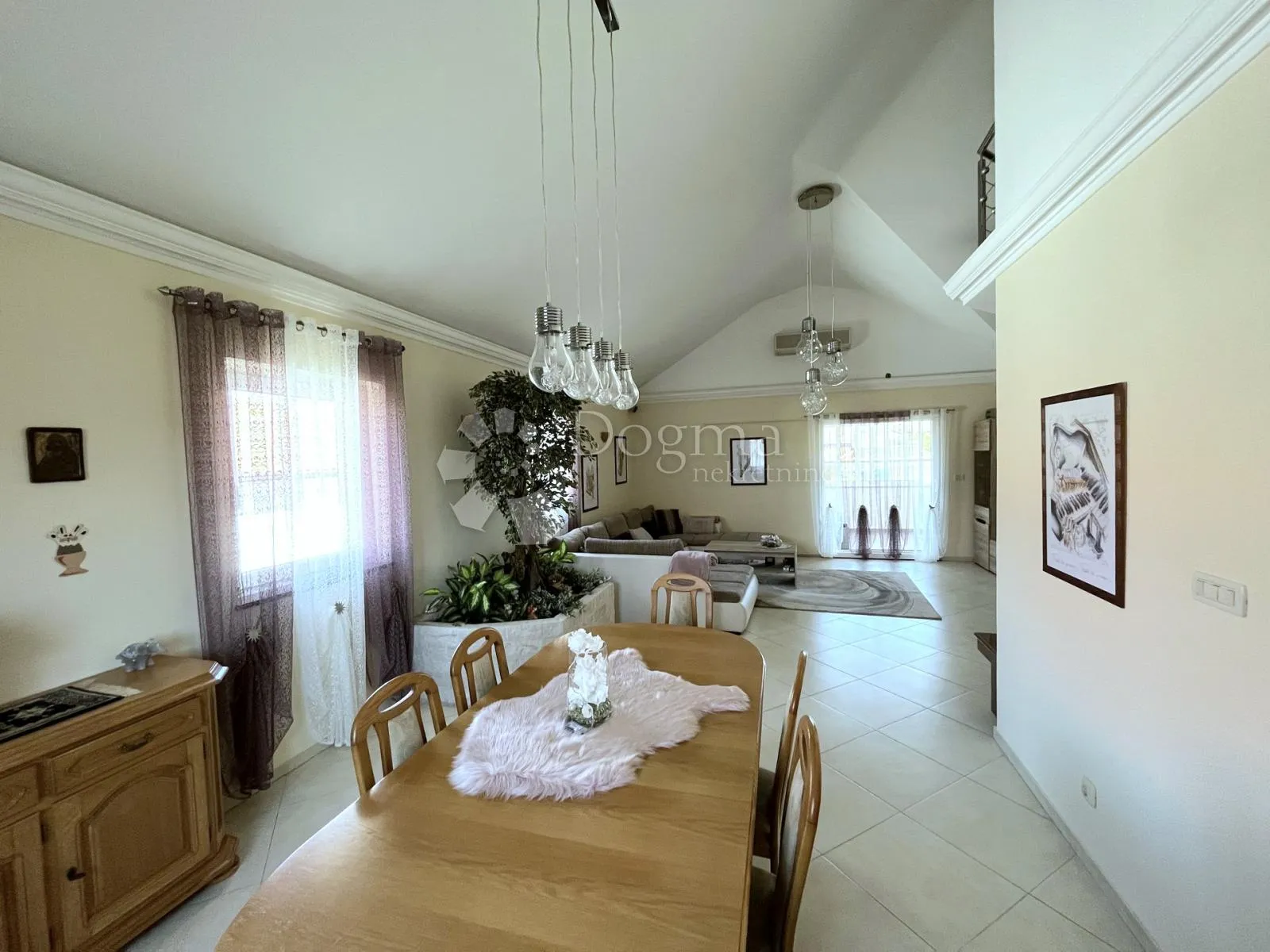 prekrasna villa s bazenom - slika 26