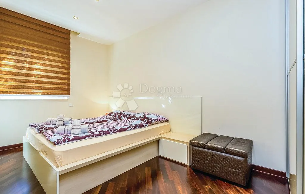 apartman 10 metara od mora sa bazenom crikvenica - slika 15