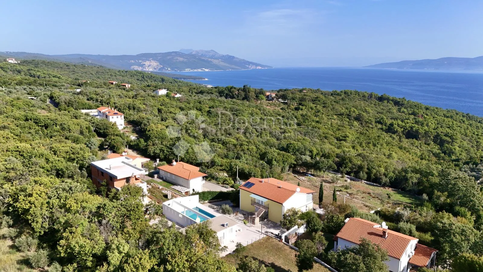 apartmanska kuća s bazenom na frekventnoj lokaciji! - slika 3