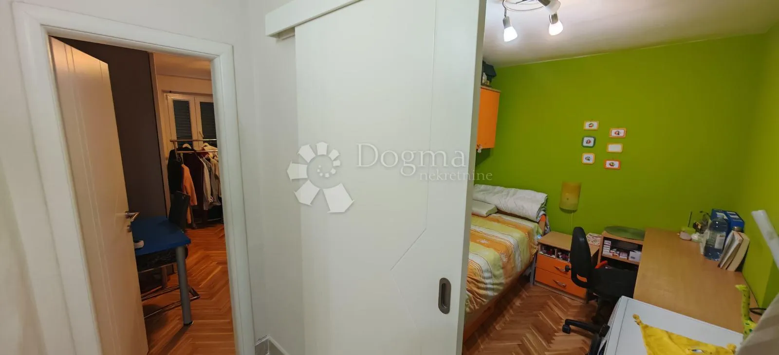 dvosoban stan u strogom centru zadra - slika 7
